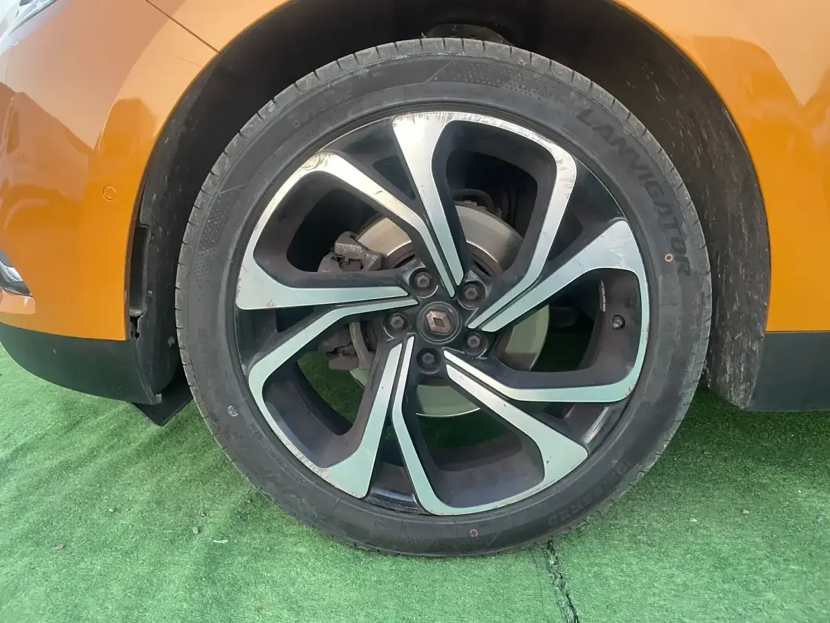 Usado Renault Scénic III Bose Edition 130 CV (95 kW) 2016 Naranja