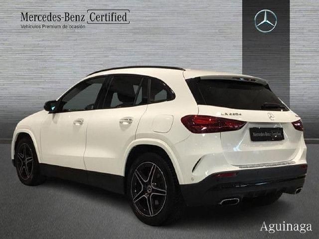 Usado Mercedes GLA220 AMG line 190 CV (139 kW) 2024 Blanco polar SUV