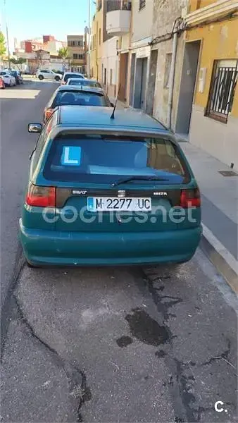 Usado Seat Ibiza 60 CV (44 kW) 1996 Verde Utilitario