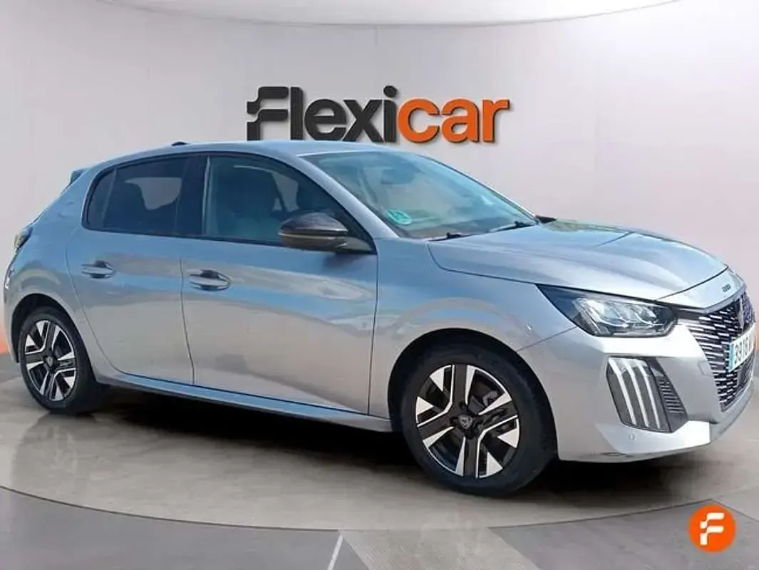 Usado Peugeot 208 Allure 101 CV (74 kW) 2025 Gris Utilitario