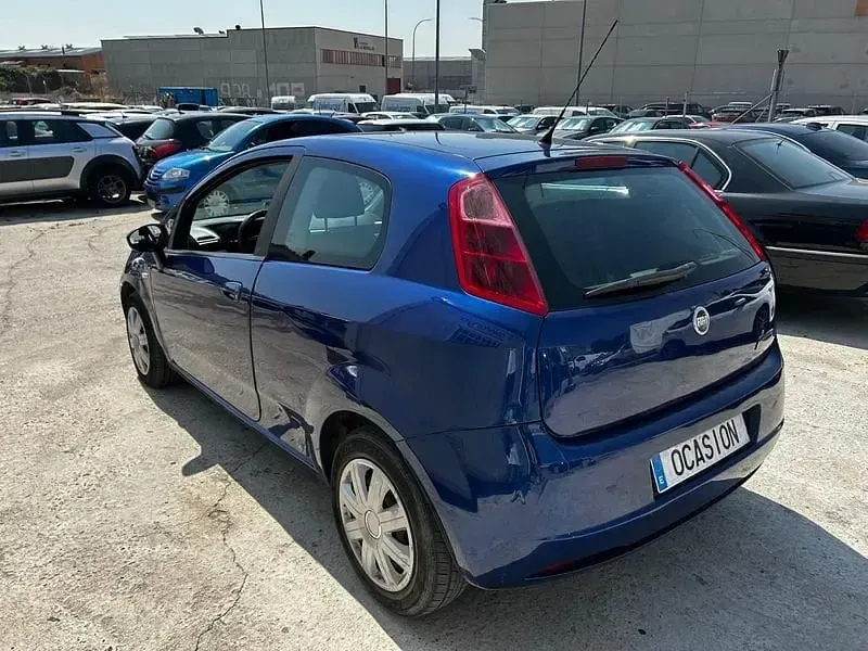 Usado Fiat Punto Classica 70 CV (51 kW) 2006 Azul Utilitario