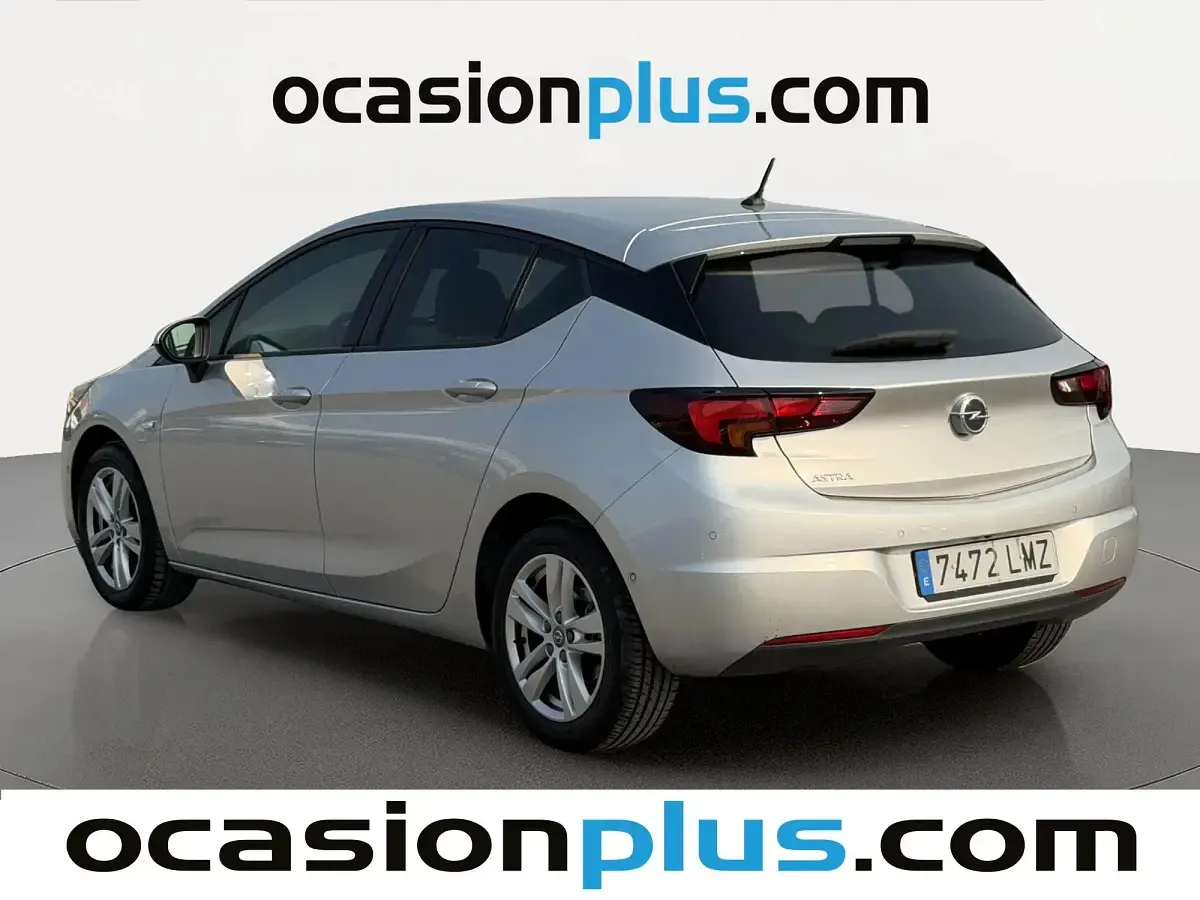 Usado Opel Astra Edition 110 CV (80 kW) 2021 Gris plata Utilitario