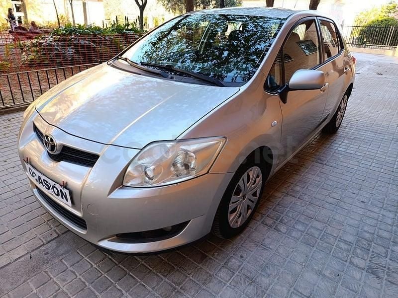 Usado Toyota Auris Luna 90 CV (66 kW) 2010 Beige Utilitario