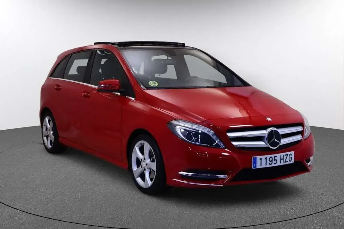 Usado Mercedes B180 109 CV (80 kW) 2014 Rojo Utilitario