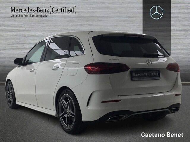 Usado Mercedes B180 AMG line 136 CV (100 kW) 2025 Blanco polar Monovolumen