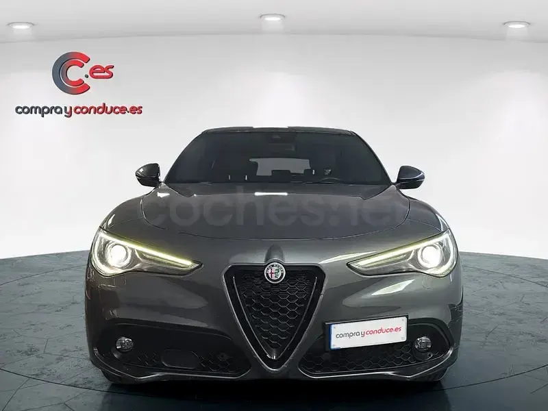 Usado Alfa Romeo Stelvio Sprint 160 CV (117 kW) 2022 Negro SUV