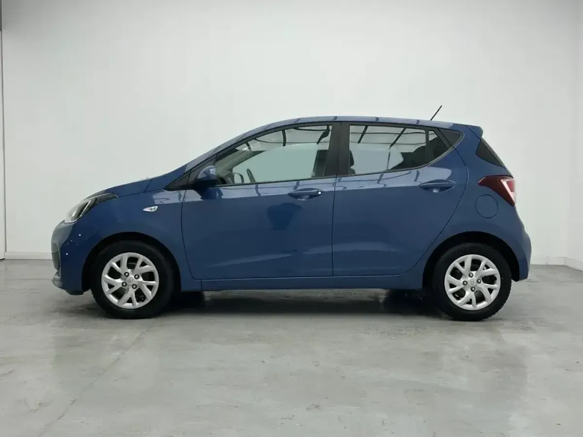 Usado Hyundai i10 67 CV (49 kW) 2018 Azul Utilitario