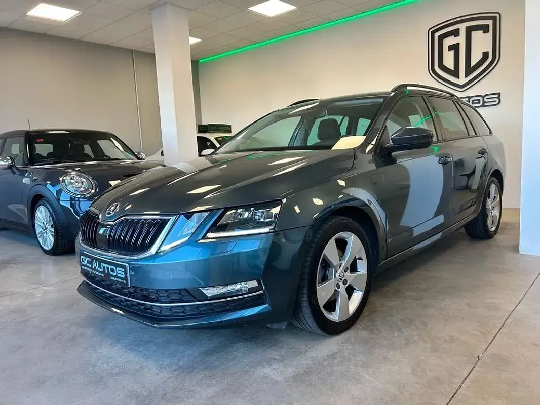 Usado Skoda Octavia Ambition 150 CV (110 kW) 2019 Gris Familiar