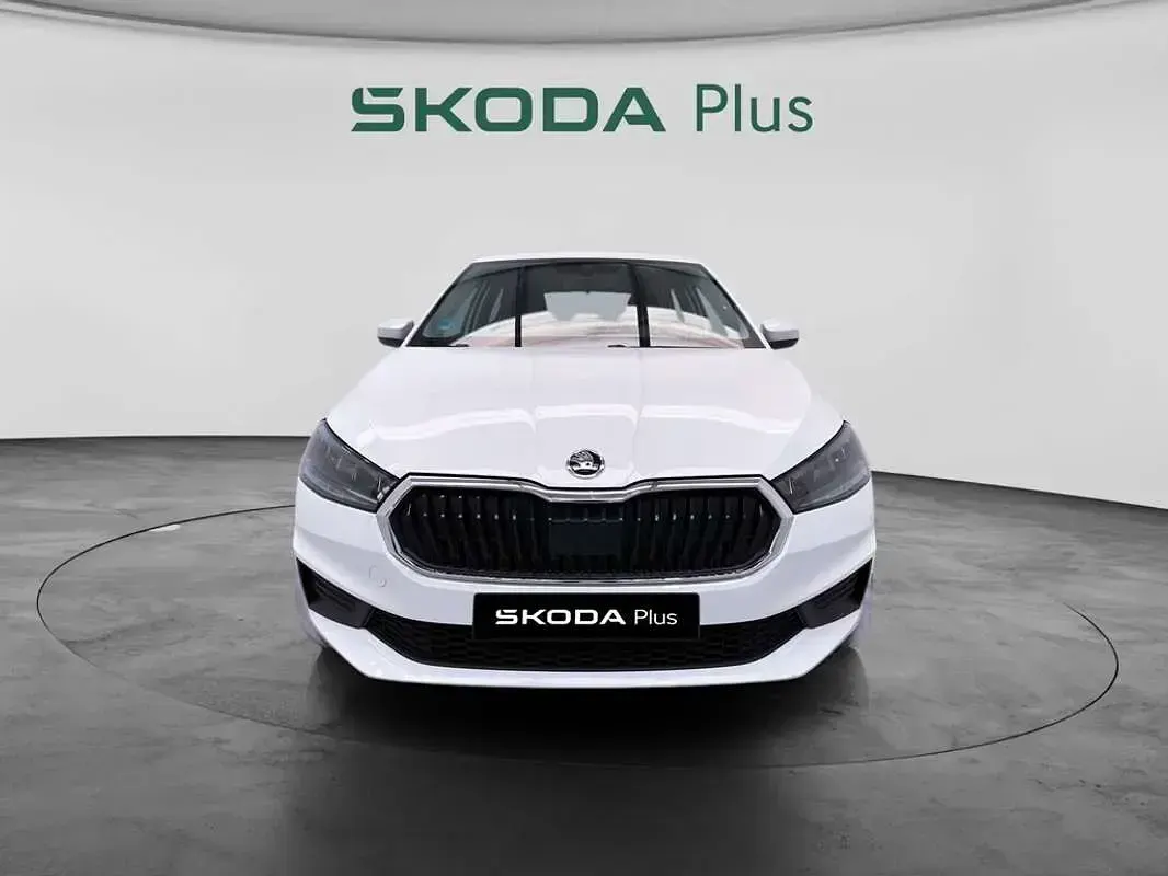 Usado Skoda Fabia Essence 95 CV (69 kW) 2023 Blanco Utilitario