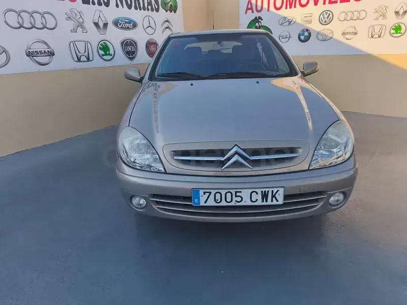 Usado Citroën Xsara Exclusive 90 CV (66 kW) 2004 Gris / plata Berlina