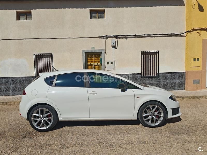 Käytetty Seat Leon Style 125 HP (91 kW) 2010 Valkoinen Viistoperä