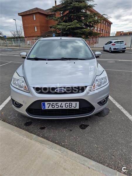 Usado Ford Focus Trend 109 CV (80 kW) 2008 Gris / plata Berlina