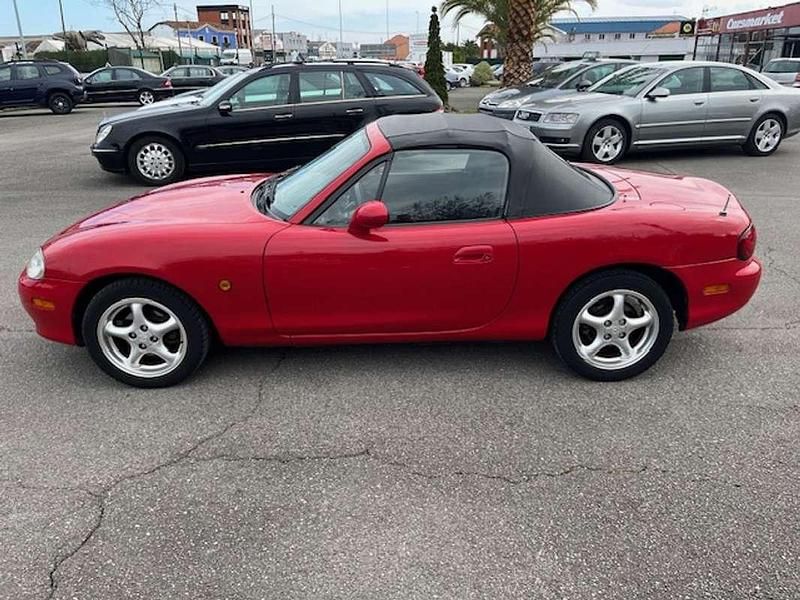 Usado Mazda MX5 Exclusive 110 CV (80 kW) 2001 Rojo Descapotable