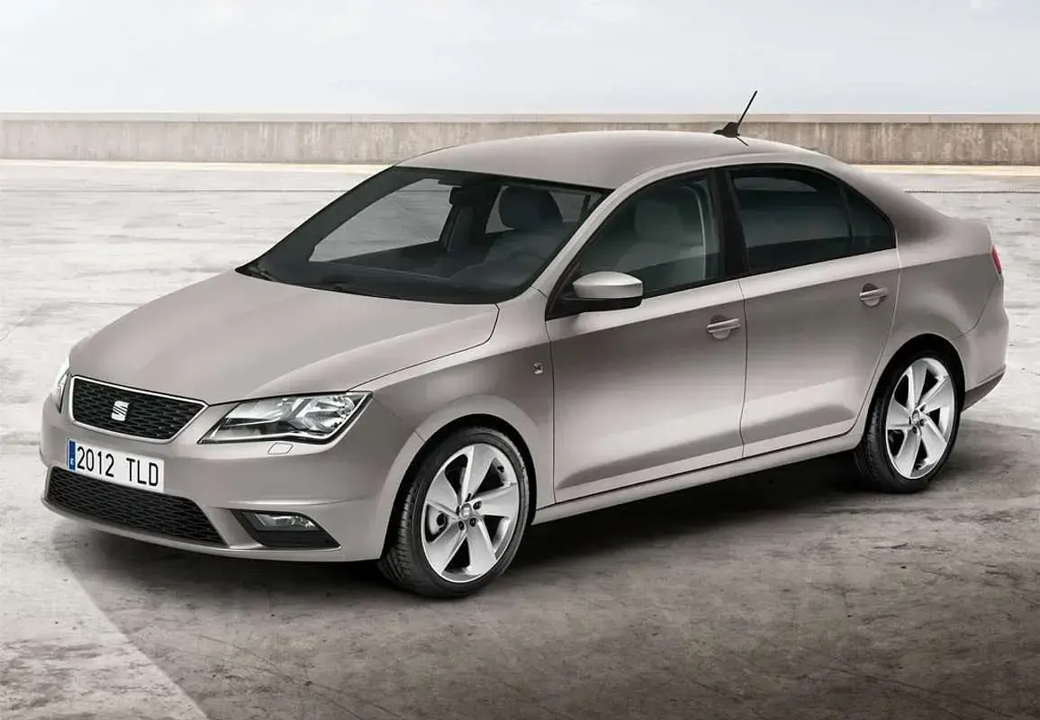 Usado Seat Toledo XCELLENCE 116 CV (85 kW) 2017 Gris Utilitario
