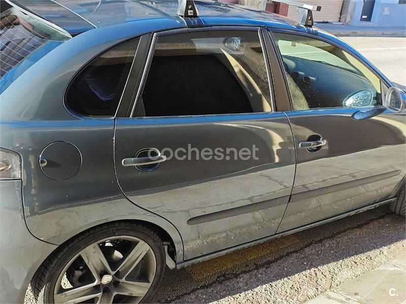 Usado Seat Ibiza Reference 100 CV (73 kW) 2006 Gris / plata Utilitario