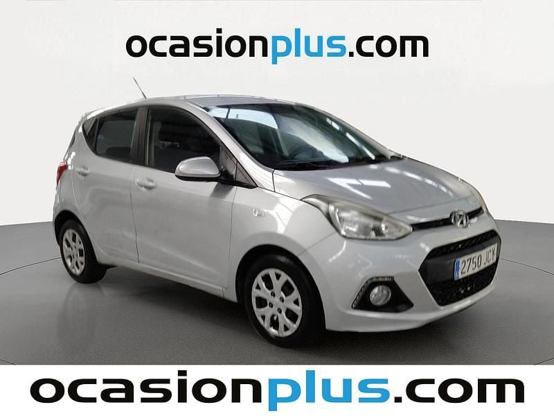 Usado Hyundai i10 67 CV (49 kW) 2015 Plateado Utilitario