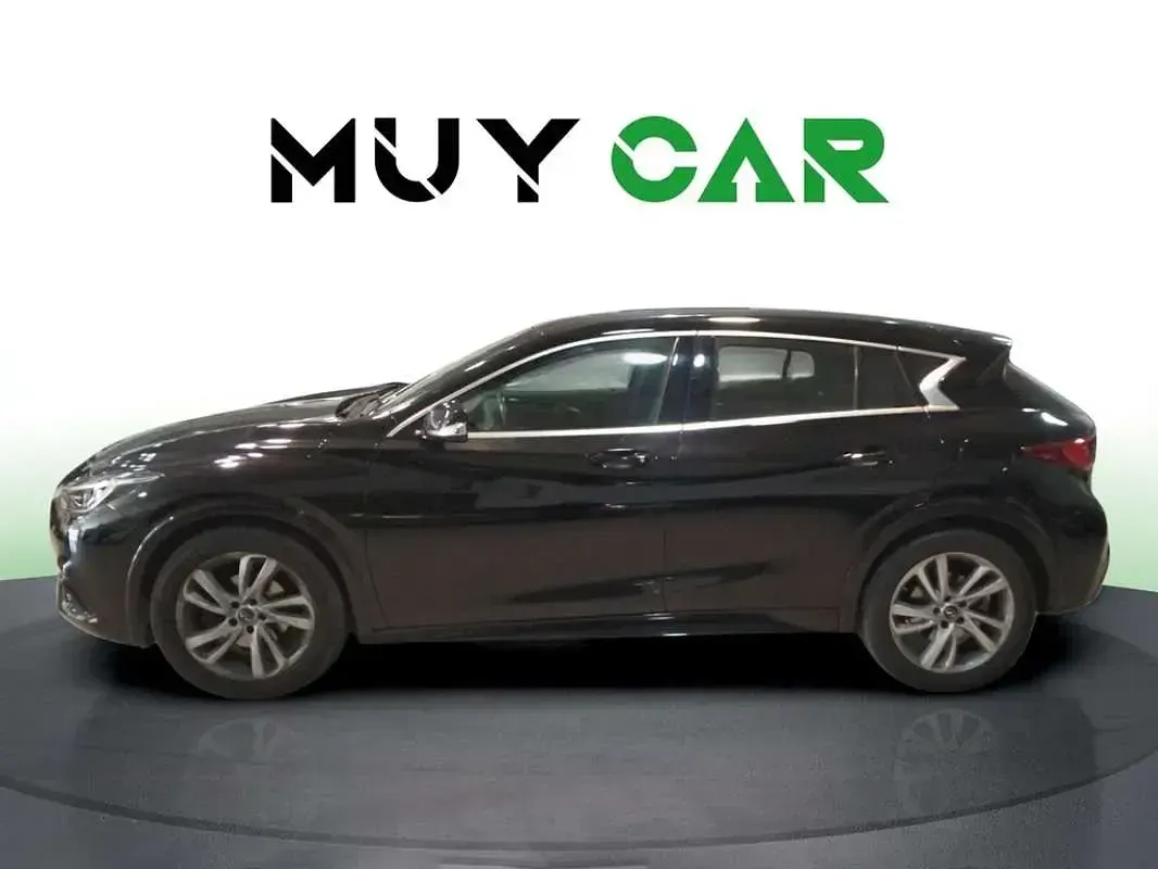 Usado Infiniti Q30 122 CV (89 kW) 2019 Negro Utilitario