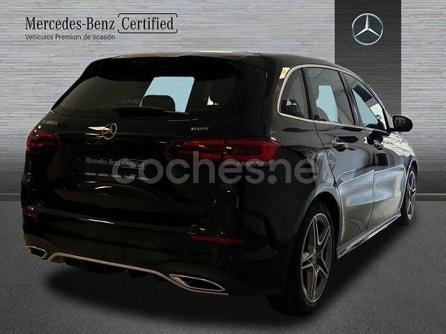 Usado Mercedes B180 AMG line 116 CV (85 kW) 2022 Negro Monovolumen