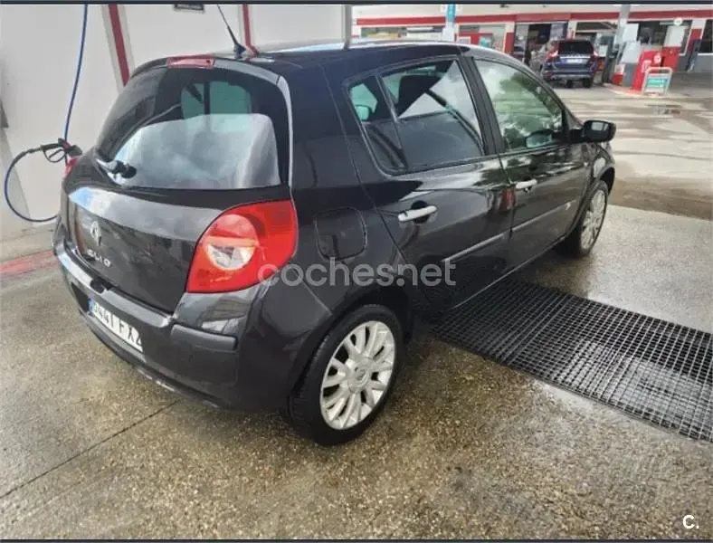 Usado Renault Clio II Dynamique 85 CV (62 kW) 2007 Negro Berlina