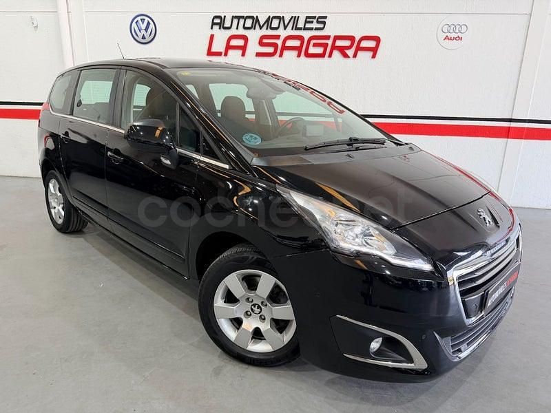 Usado Peugeot 5008 Active 155 CV (114 kW) 2014 Negro Monovolumen