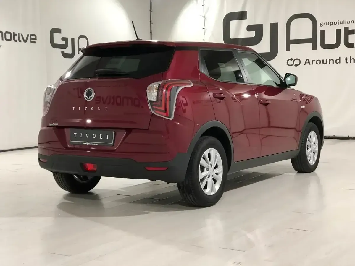 Usado SsangYong Tivoli 128 CV (94 kW) 2023 Rojo SUV