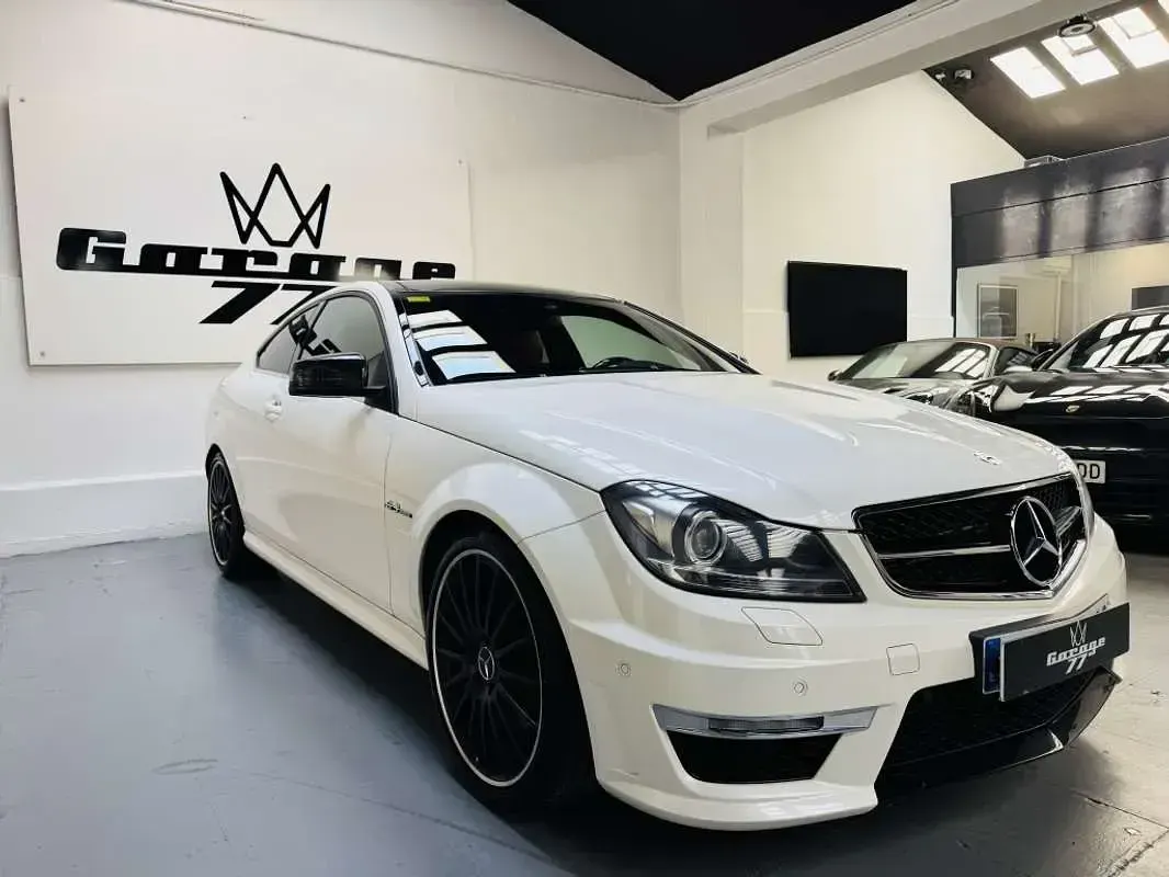 Käytetty Mercedes C63 AMG AMG 457 HP (336 kW) 2011 Valkoinen Coupe - kaksiovinen