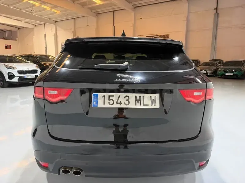 Usado Jaguar F-Pace R-Sport 180 CV (132 kW) 2017 Negro SUV