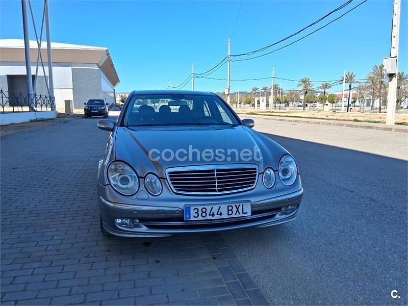 Usado Mercedes E270 Avantgarde 170 CV (125 kW) 2002 Beige Berlina