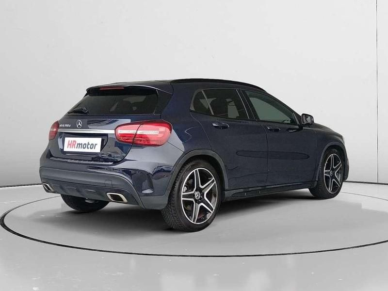 Usado Mercedes GLA200 AMG line 137 CV (100 kW) 2018 Azul SUV