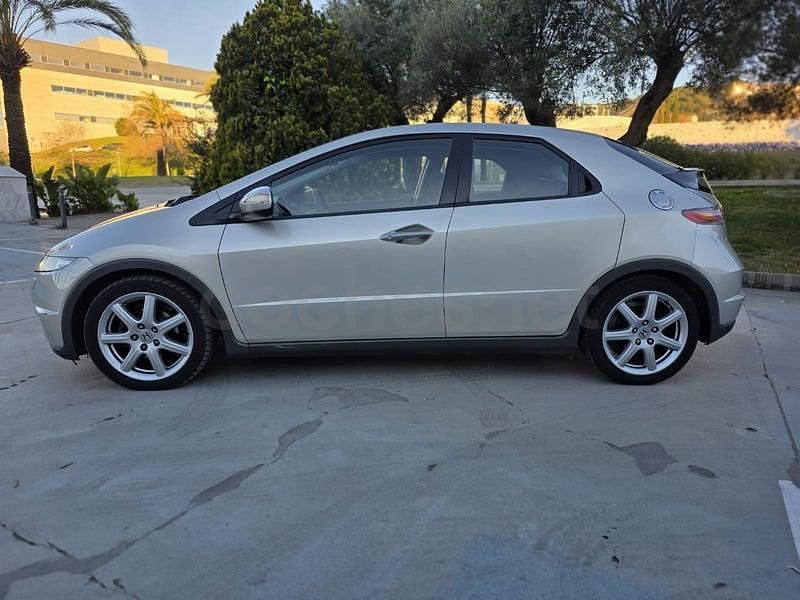 Usado Honda Civic Comfort 140 CV (102 kW) 2007 Gris / plata Berlina