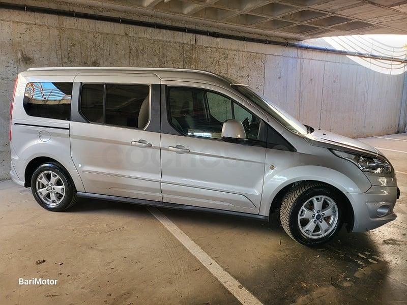 Usado Ford Grand Tourneo Connect Titanium 120 CV (88 kW) 2015 Gris / plata Monovolumen