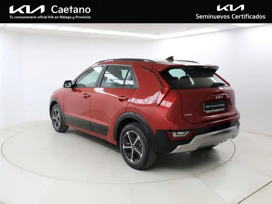 Usado Kia Niro 129 CV (94 kW) 2025 Rojo SUV