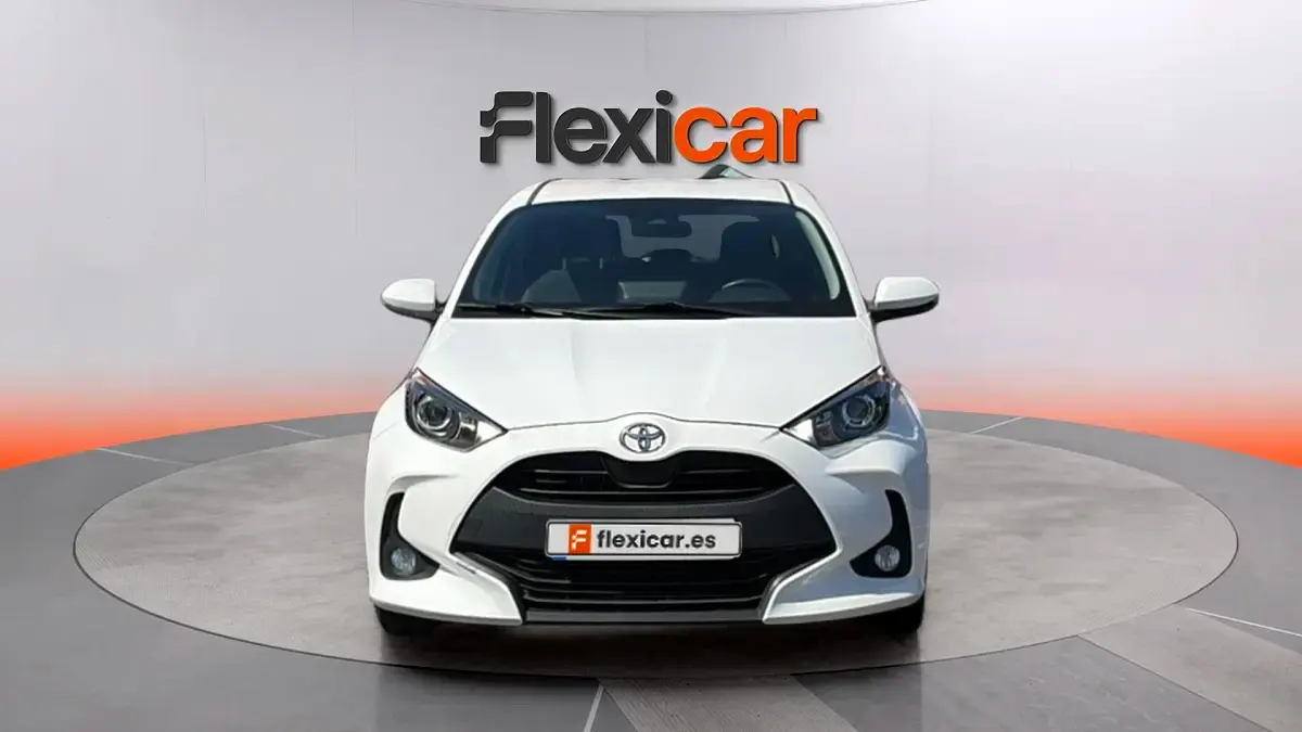 Usado Toyota Yaris 72 CV (52 kW) 2023 Blanco Utilitario