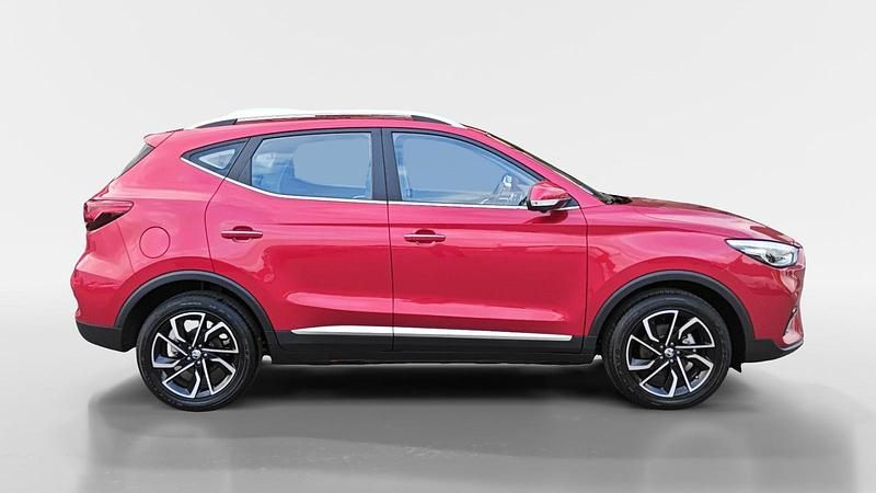 Usado MG ZS Luxury 106 CV (77 kW) 2025 Rojo Familiar