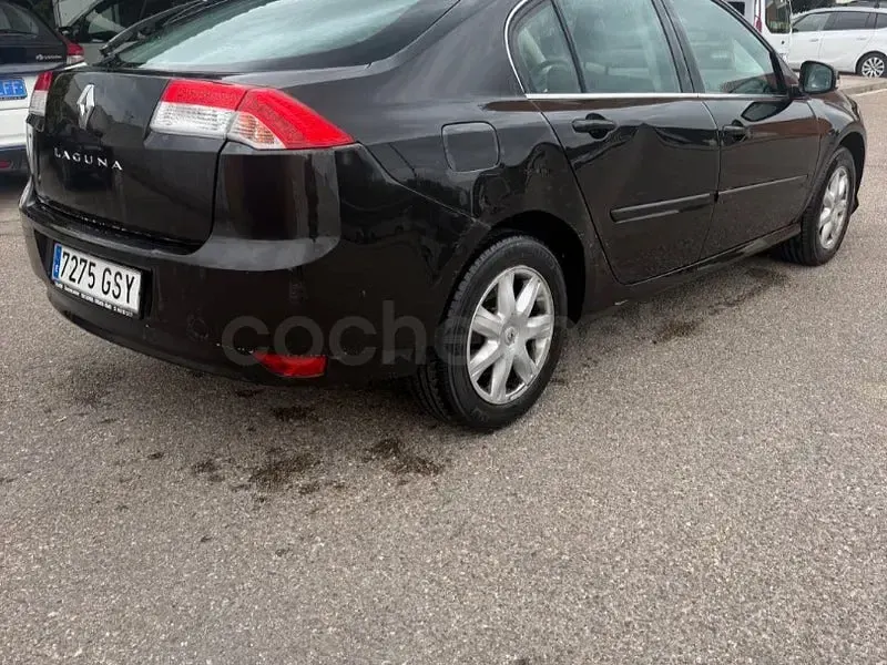 Käytetty Renault Laguna III Expression 110 HP (80 kW) 2010 Musta Sedan
