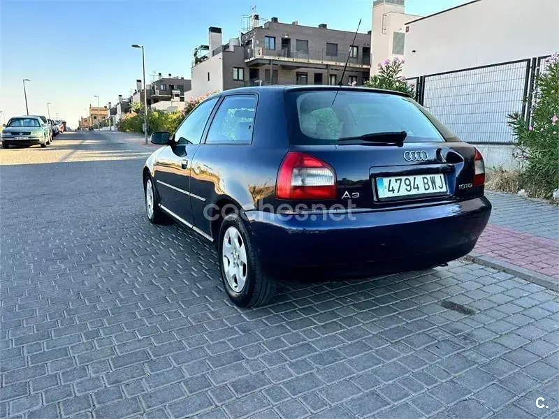 Usado Audi A3 Ambiente 100 CV (73 kW) 2002 Azul Utilitario
