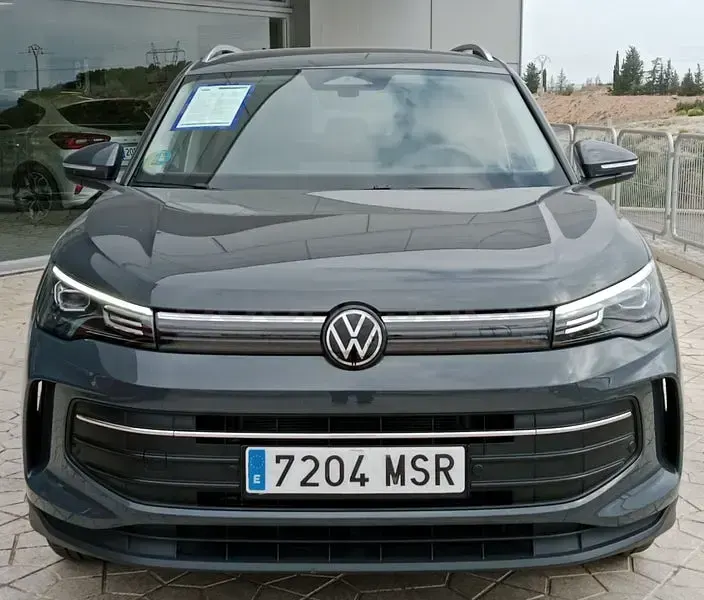 Usado VW Tiguan 150 CV (110 kW) 2024 Gris / plata SUV