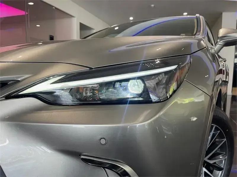 Usado Lexus NX350h Executive Line 242 CV (177 kW) 2022 Gris / plata SUV