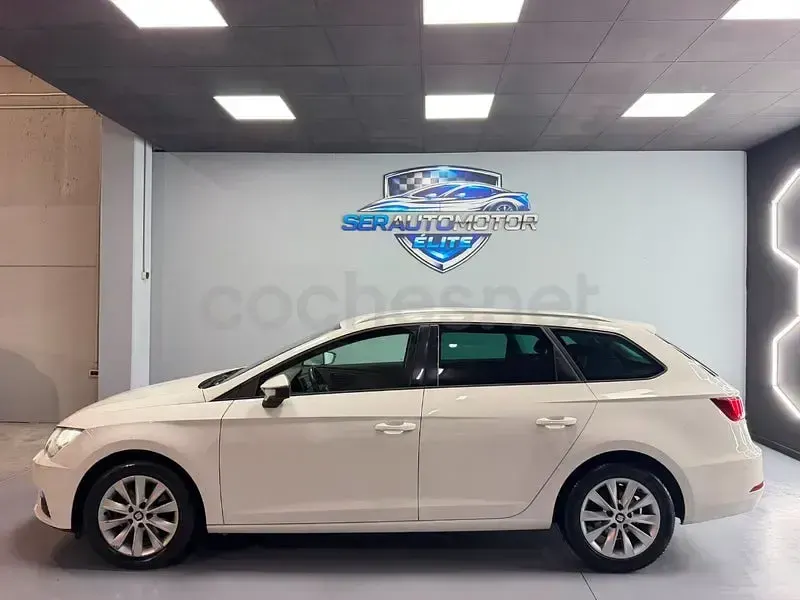 Usado Seat Leon Style 115 CV (84 kW) 2020 Blanco Familiar