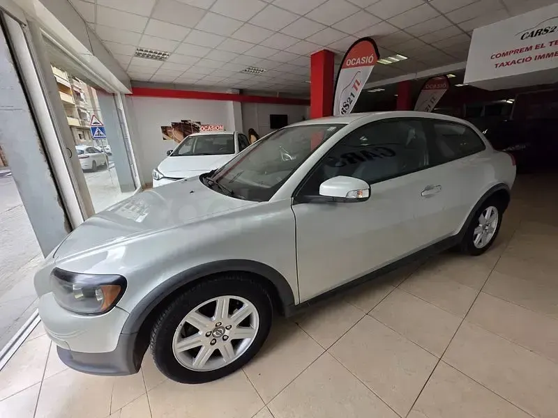 Usado Volvo C30 Momentum 136 CV (100 kW) 2008 Gris / plata Utilitario
