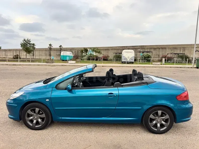 Usado Peugeot 307 CC 110 CV (80 kW) 2006 Azul Descapotable