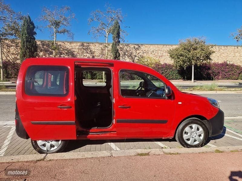 Usado Renault Kangoo Edition One 95 CV (69 kW) 2021 Rojo Monovolumen
