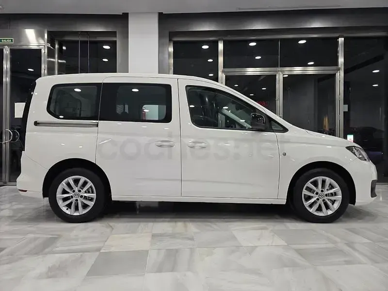 Usado VW Caddy 122 CV (89 kW) 2021 Blanco Monovolumen