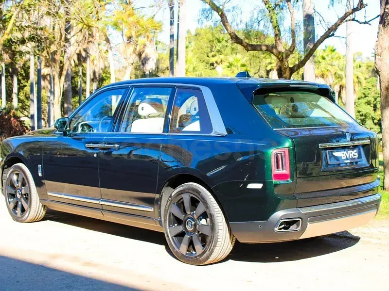 Usado Rolls Royce Cullinan 571 CV (419 kW) 2025 Verde SUV