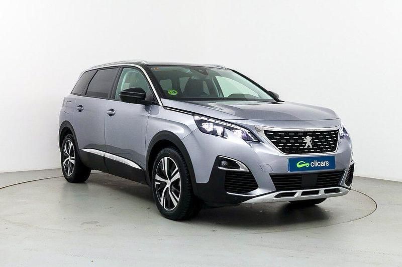Usado Peugeot 5008 Allure 130 CV (95 kW) 2020 Gris / plata SUV