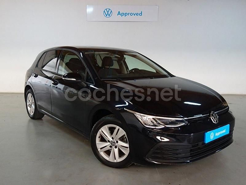 Negro Usado 2020 VW Golf VIII Life Berlina | 21.900 € (Un poco caro) - Imagen 1/4