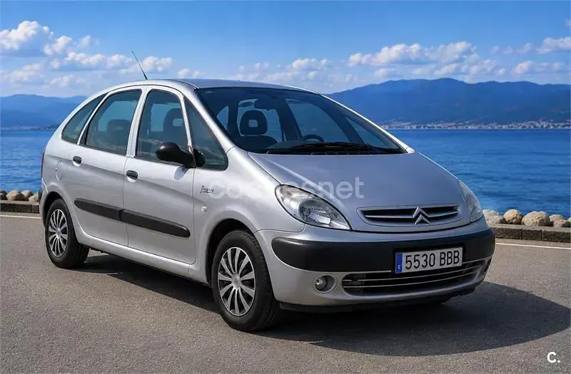 Usado Citroën Xsara Picasso 117 CV (86 kW) 2000 Gris / plata Monovolumen