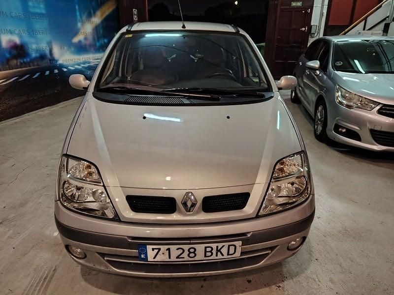 Usado Renault Scénic Privilege 140 CV (102 kW) 2001 Gris / plata Monovolumen