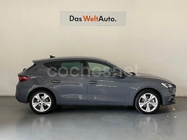 Usado Seat Leon FR 204 CV (150 kW) 2024 Gris / plata Berlina