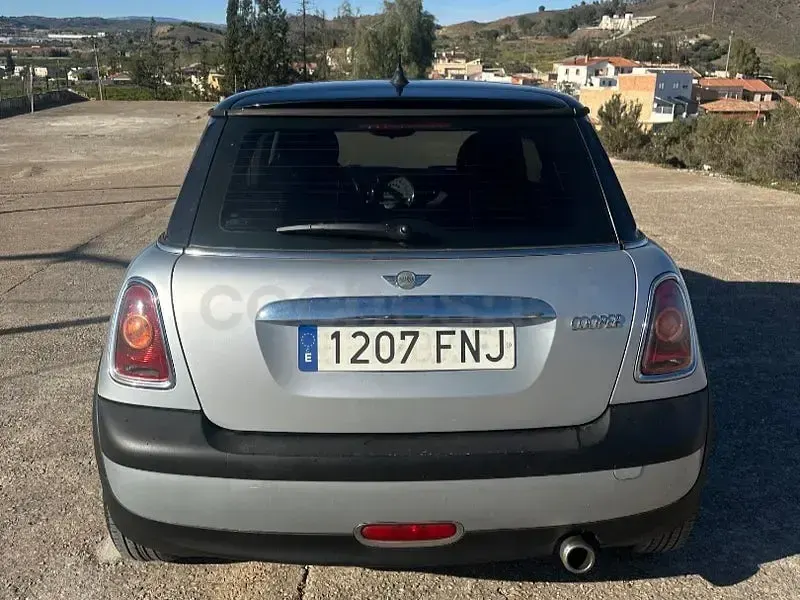 Usado Mini Cooper 120 CV (88 kW) 2007 Gris / plata Utilitario